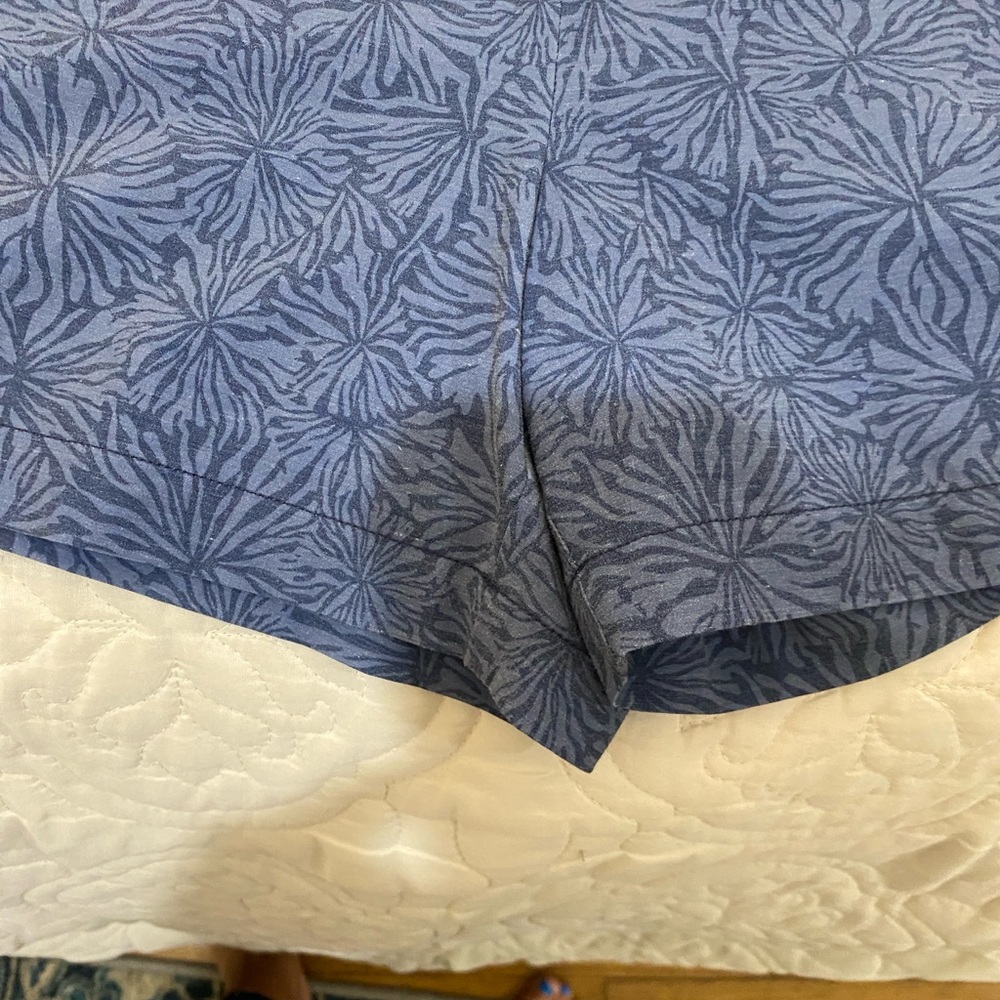 Southern Tide Blue Patterned Women's Bermuda Shorts - Picture 4 of 7